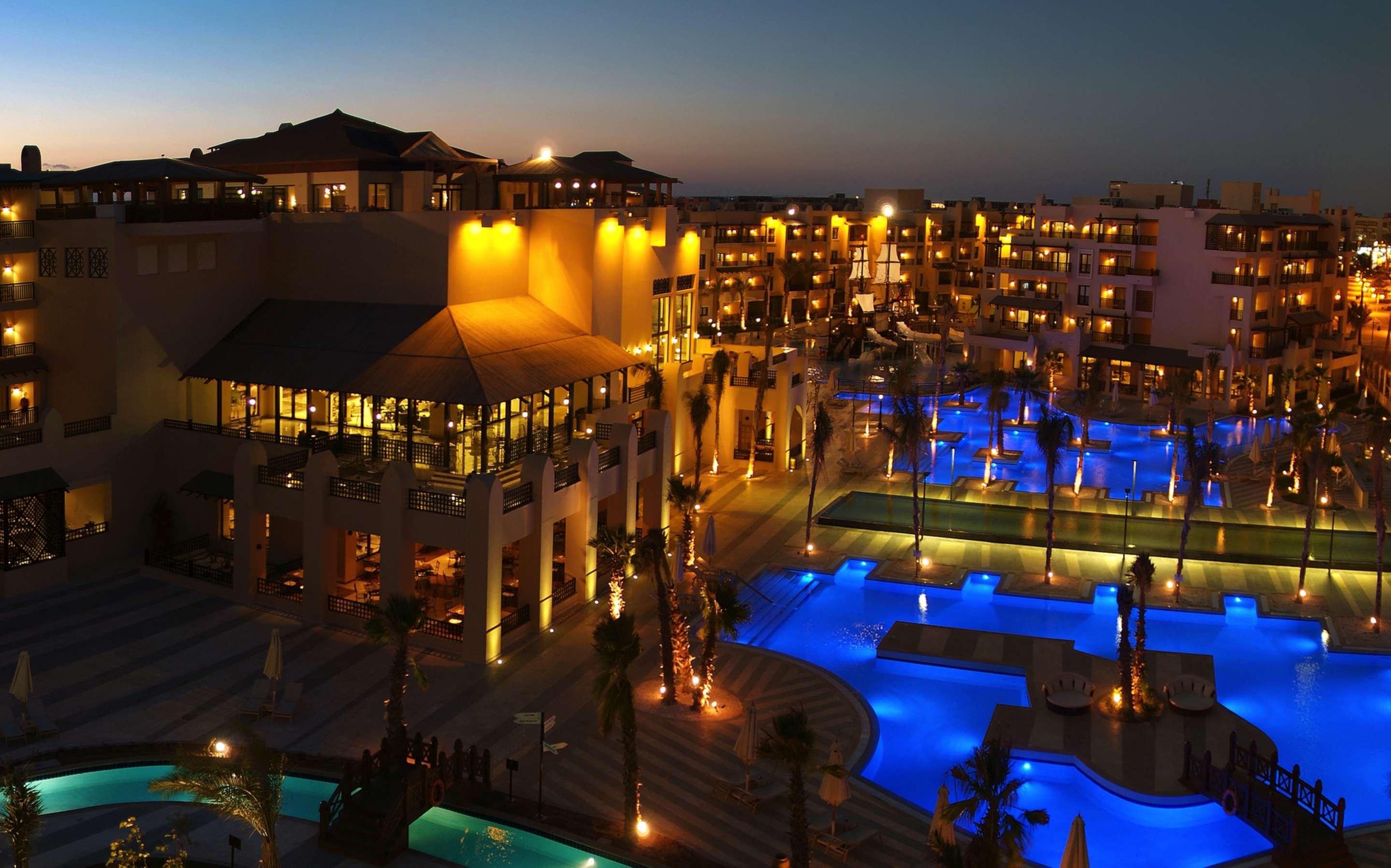 Steigenberger Aqua Magic, All Inclusive Hurghada Exterior photo The resort at night