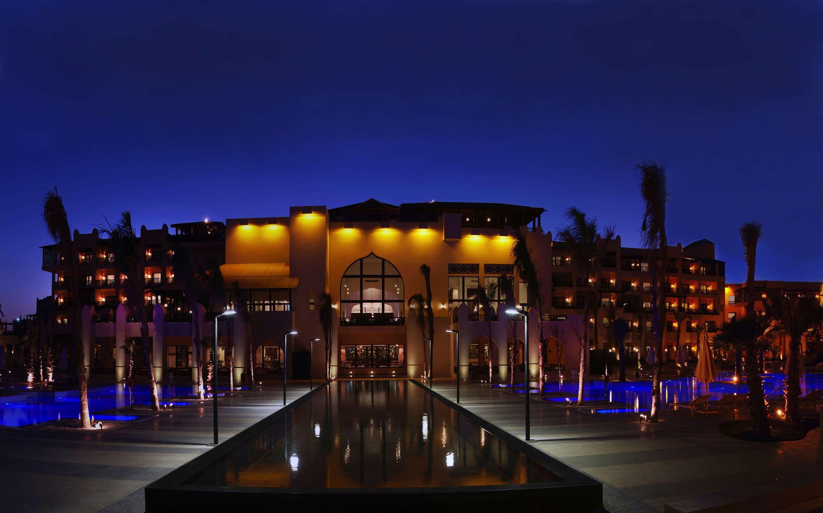 Steigenberger Aqua Magic, All Inclusive Hurghada Exterior photo The Royal Mirage Hotel at night