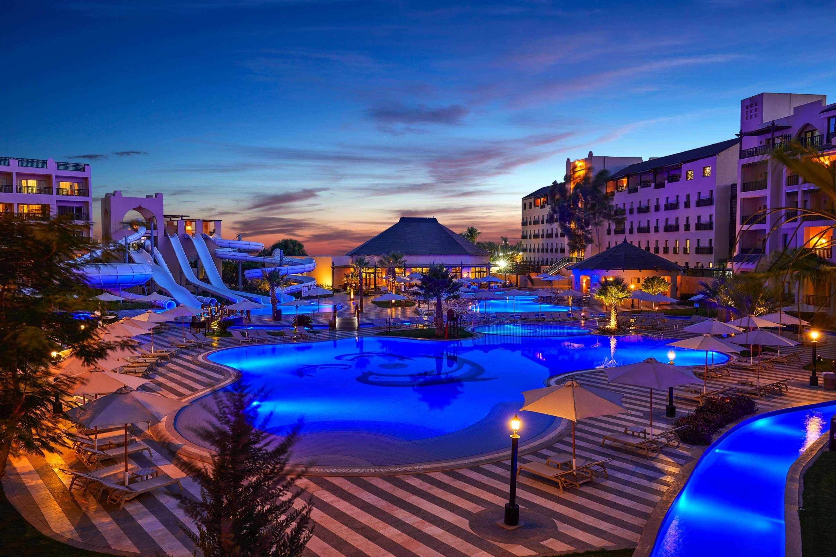 Steigenberger Aqua Magic, All Inclusive Hurghada Exterior photo The resort at sunset