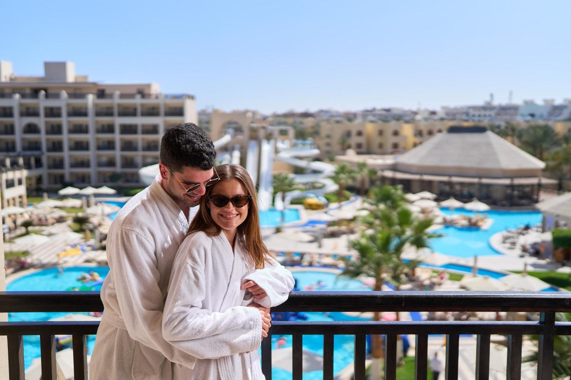 Steigenberger Aqua Magic, All Inclusive Hurghada Exterior photo A couple at a resort